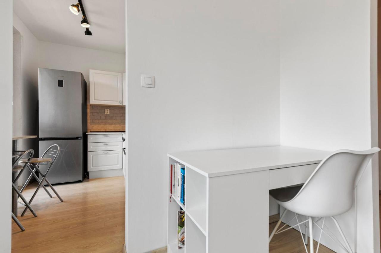Apartment 20 Minutes From City Center W Netflix, Coffee Or Tea & Parking براتسيلافا المظهر الخارجي الصورة